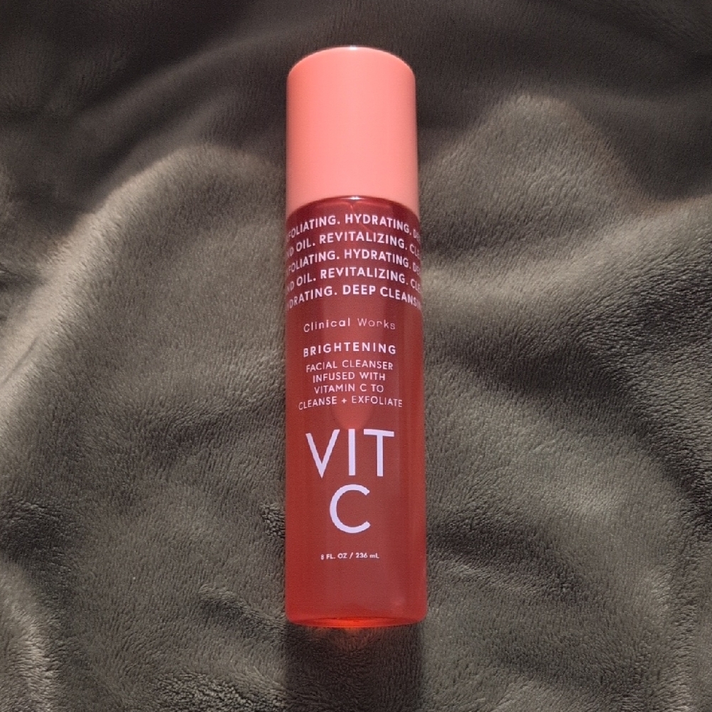 Brightening Facial Cleanser with Vitamin C - Pink